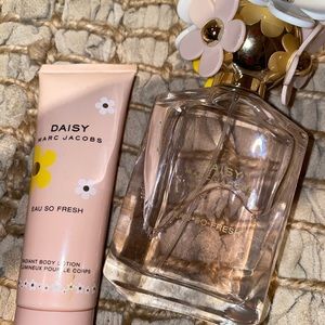 100% Authentic Marc Jacobs Daisy So.Fres.